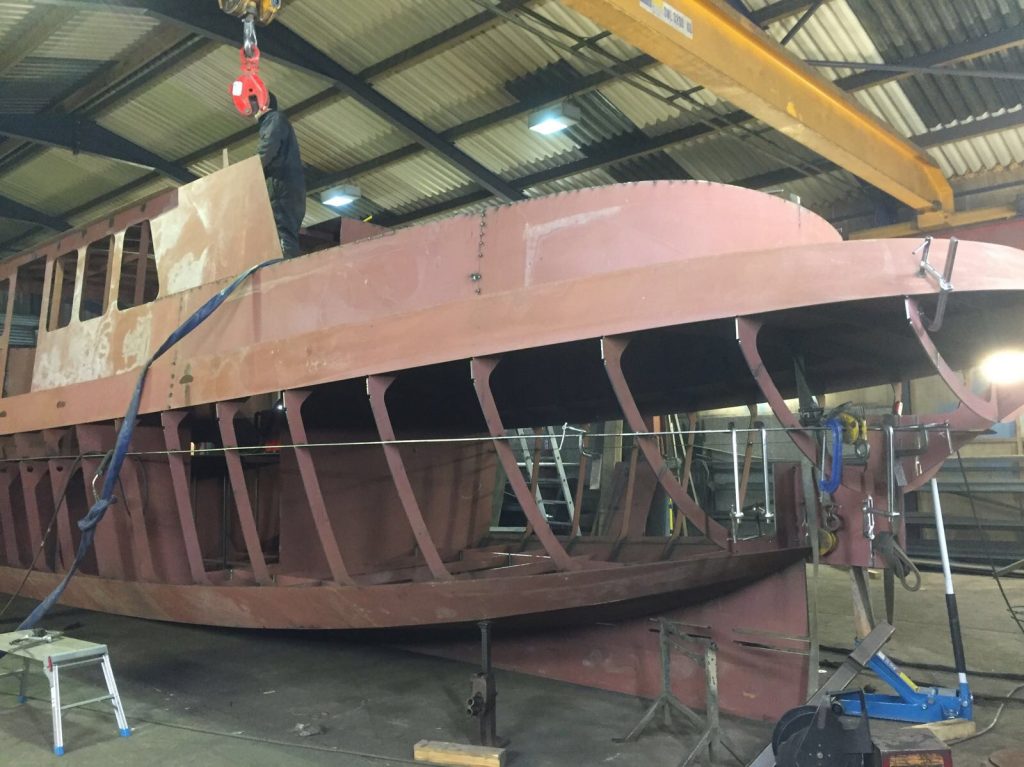 ‘Molly’ – 65ft x 13ft 6″ Andrew Wolstenholme Cruising Barge | Bluewater ...